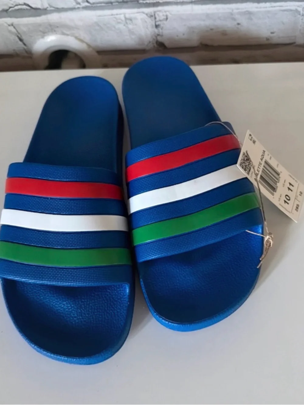 Adidas Adilette Aqua Men’s Size 10 Slide Sandals. Blue/ Multicolor Stripes. NWT